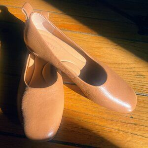 Born Tan Leather Women's Ballet Flat NWOT size 9